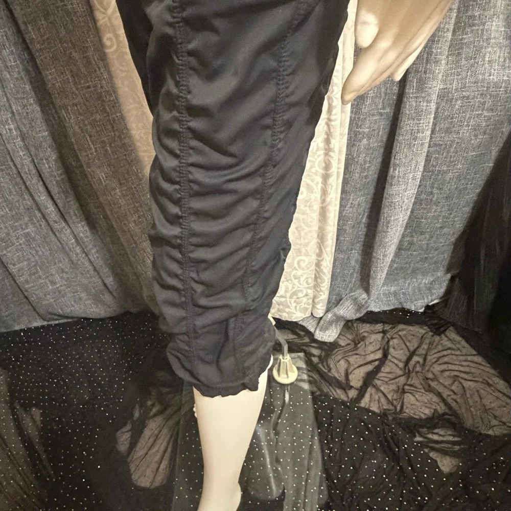 The North Face Women's Aphrodite 2.0 Capri Pants Black. Size Small - Picture 7 of 8